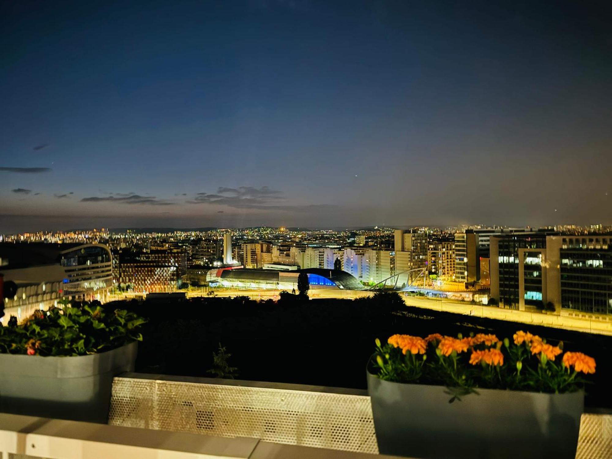 Luxury 2 Rooms Apartment With Balcony 쀼또 외부 사진