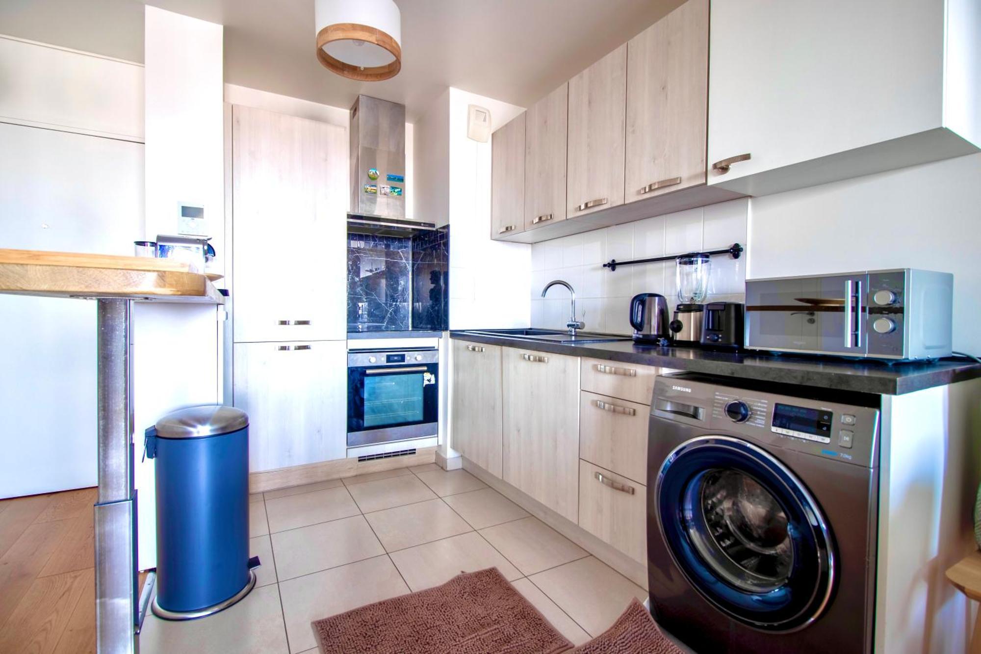 Luxury 2 Rooms Apartment With Balcony 쀼또 외부 사진